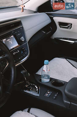 Седан Toyota Avalon 2015 в 