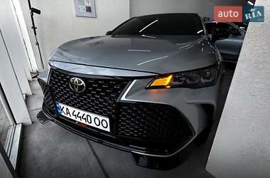 Седан Toyota Avalon 2019 в Киеве