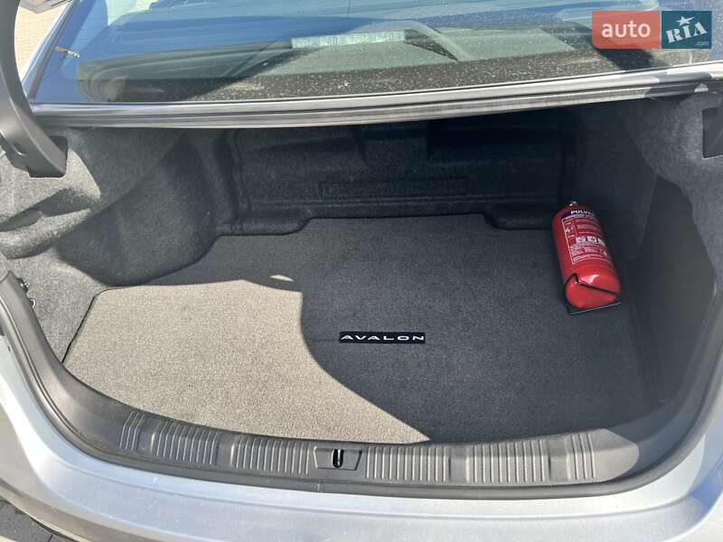 Седан Toyota Avalon 2017 в Луцьку