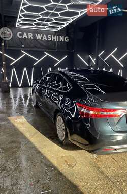 Седан Toyota Avalon 2015 в 