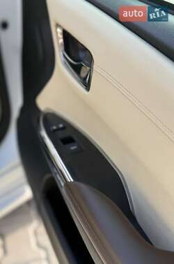 Седан Toyota Avalon 2017 в 