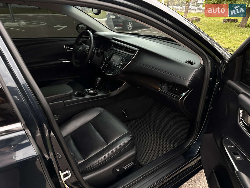 Седан Toyota Avalon 2018 в Житомирі