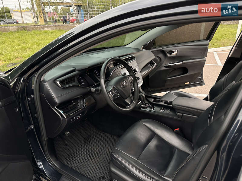 Седан Toyota Avalon 2018 в Житомирі