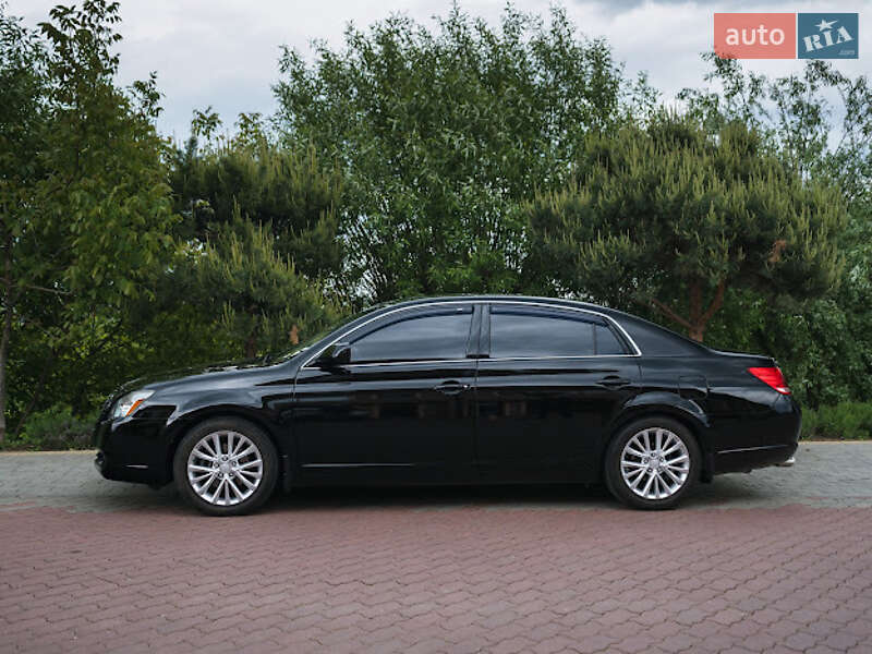Седан Toyota Avalon 2006 в Чернівцях