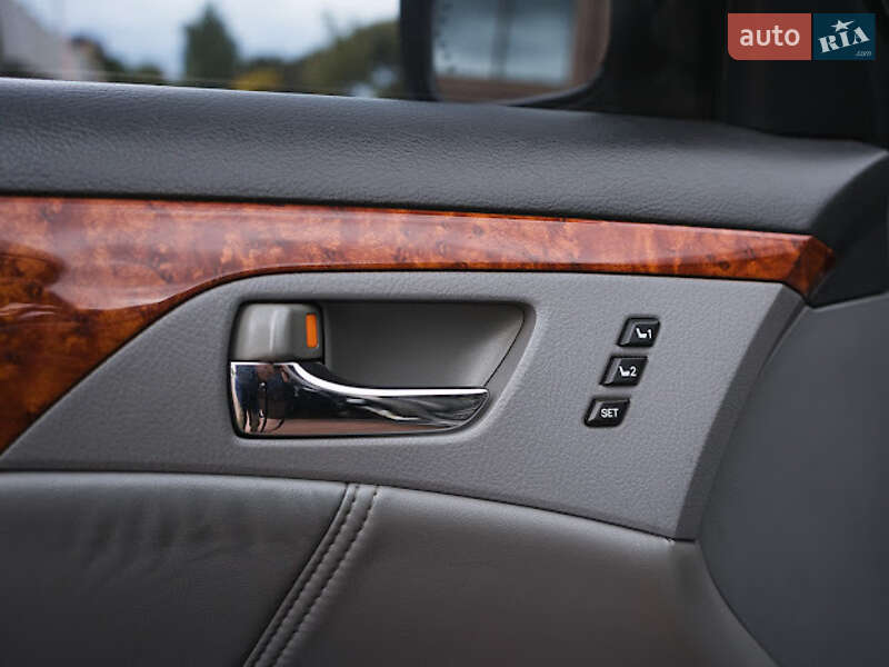 Седан Toyota Avalon 2006 в Чернівцях