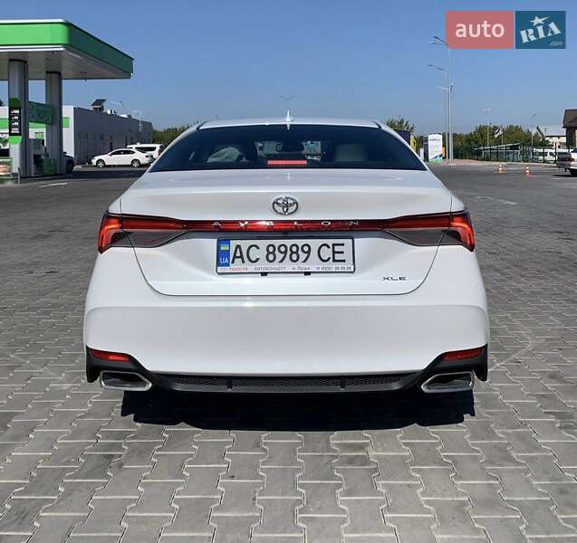 Седан Toyota Avalon 2018 в Луцьку