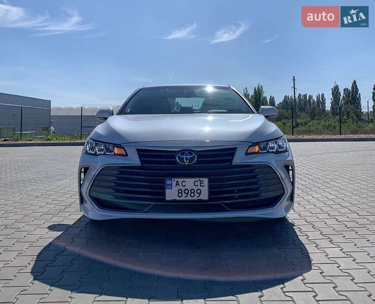 Седан Toyota Avalon 2018 в Луцьку