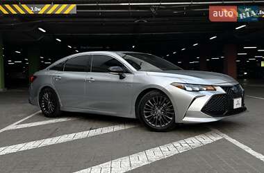 Седан Toyota Avalon 2018 в Киеве