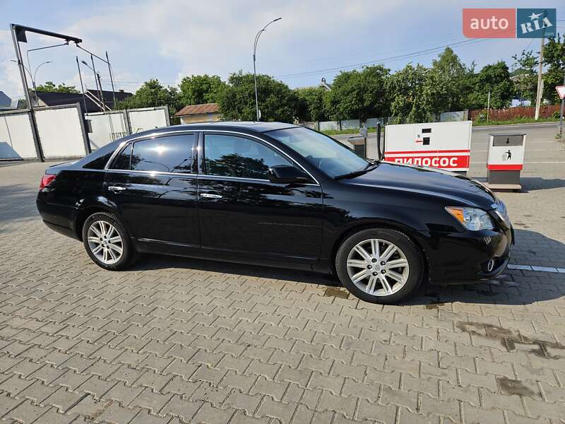 Седан Toyota Avalon 2008 в Снятине