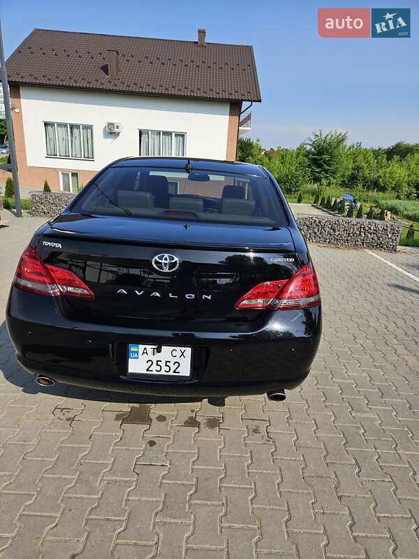 Седан Toyota Avalon 2008 в Снятине