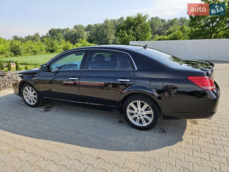 Седан Toyota Avalon 2008 в Снятине