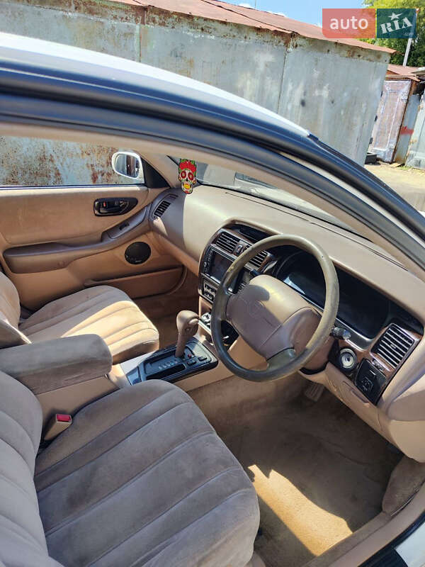 Седан Toyota Avalon 1995 в Киеве