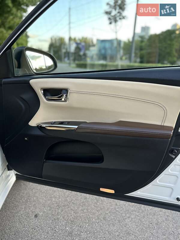 Седан Toyota Avalon 2014 в Дніпрі