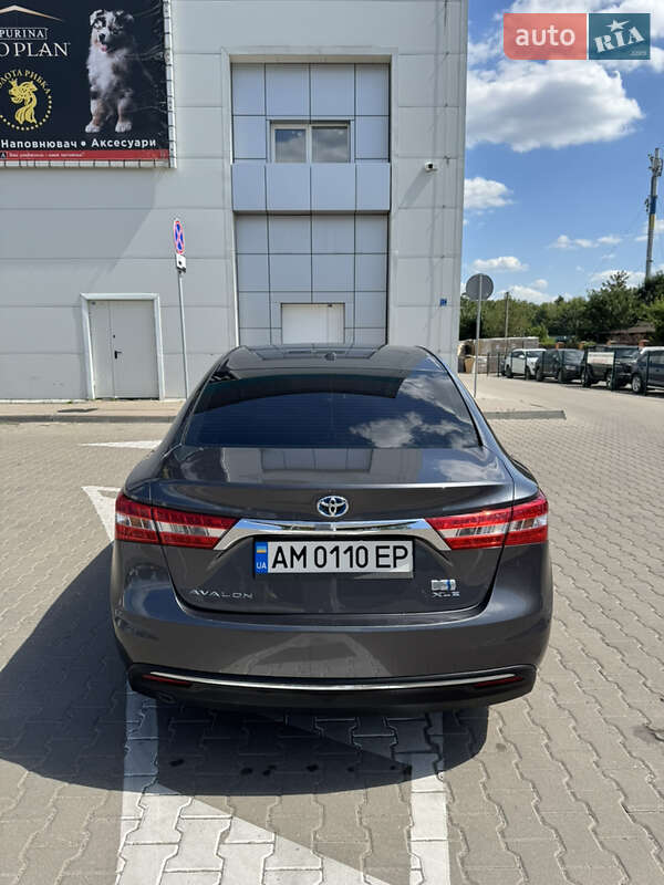 Седан Toyota Avalon 2013 в Вишневом