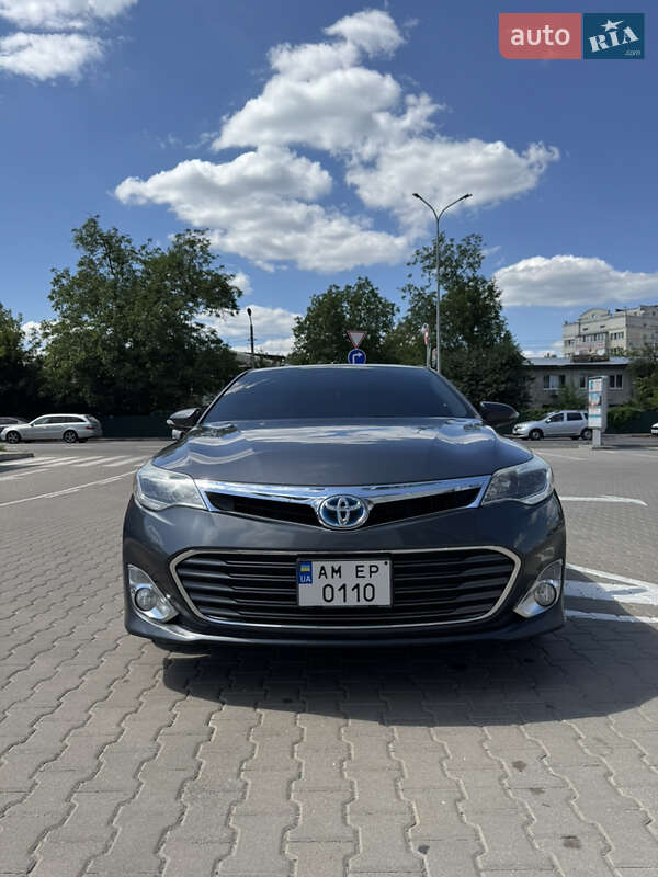 Седан Toyota Avalon 2013 в Вишневом