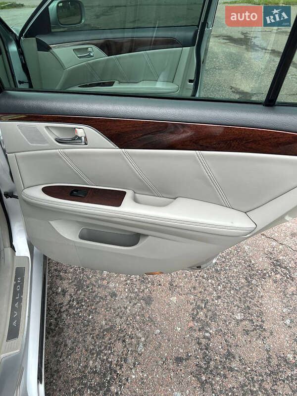 Седан Toyota Avalon 2008 в Житомире