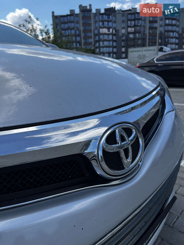 Седан Toyota Avalon 2014 в Житомире