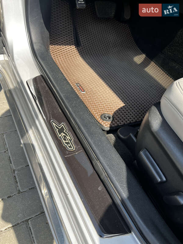 Седан Toyota Avalon 2014 в Житомире