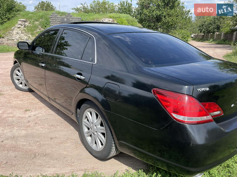 Седан Toyota Avalon 2008 в Черняхове