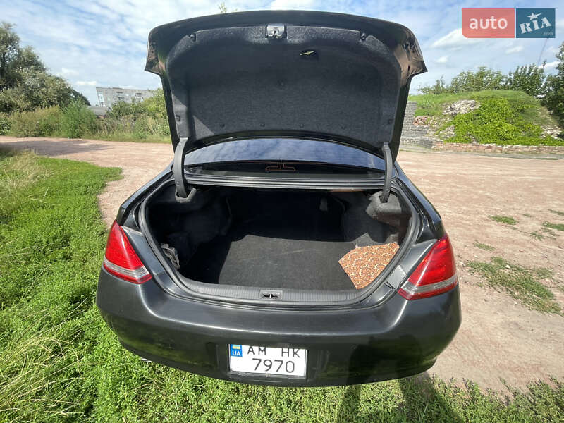 Седан Toyota Avalon 2008 в Черняхове