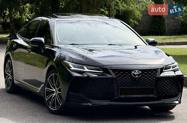 Седан Toyota Avalon 2018 в Ровно
