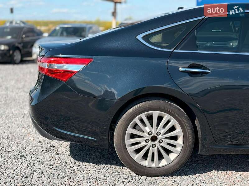 Седан Toyota Avalon 2014 в Львове