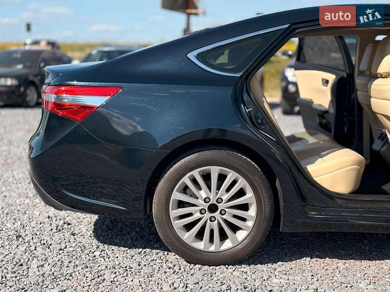 Седан Toyota Avalon 2014 в Львове