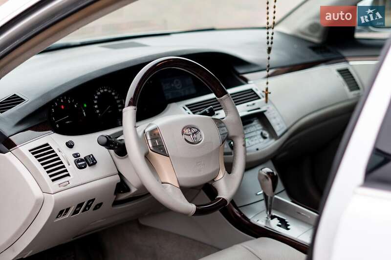 Седан Toyota Avalon 2008 в Львові