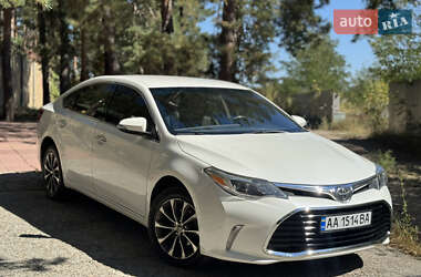 Седан Toyota Avalon 2015 в Киеве