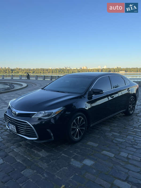 Седан Toyota Avalon 2015 в Киеве