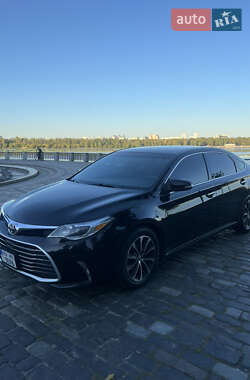 Седан Toyota Avalon 2015 в 