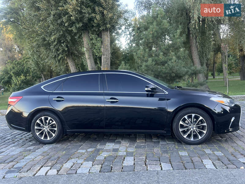 Седан Toyota Avalon 2015 в Киеве