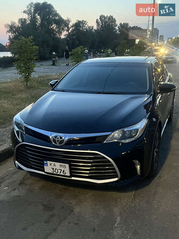 Седан Toyota Avalon 2015 в Киеве