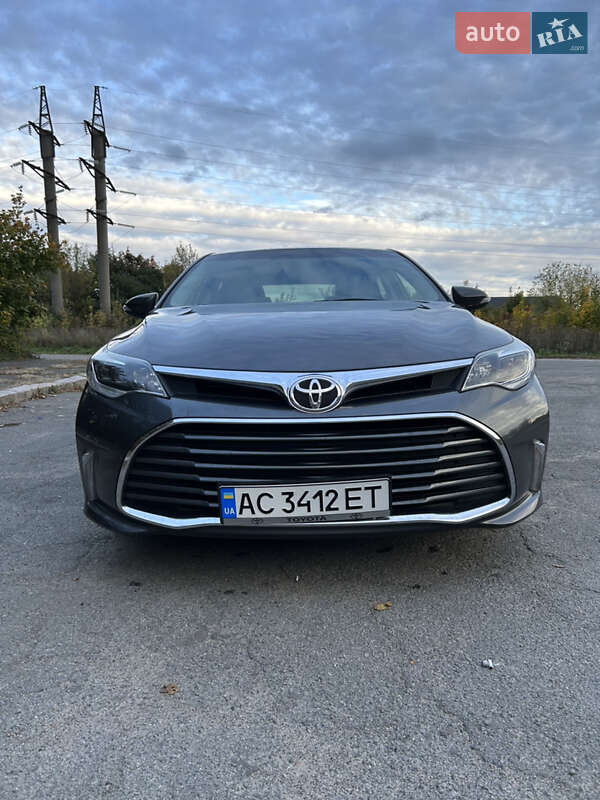 Седан Toyota Avalon 2016 в Володимирі