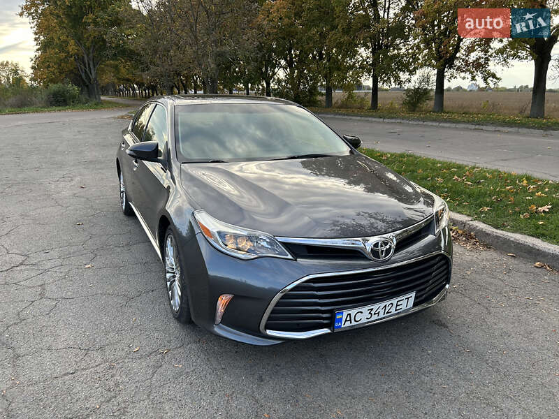 Седан Toyota Avalon 2016 в Володимирі
