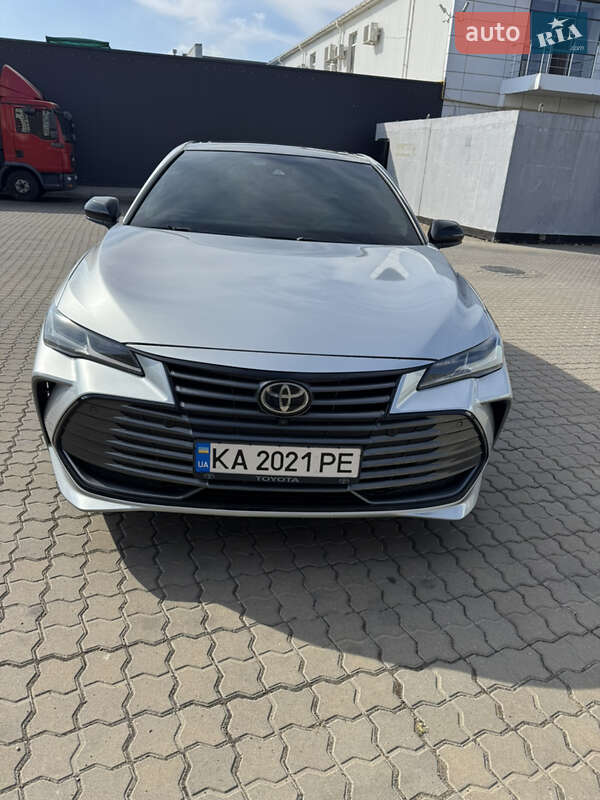 Седан Toyota Avalon 2019 в Черноморске