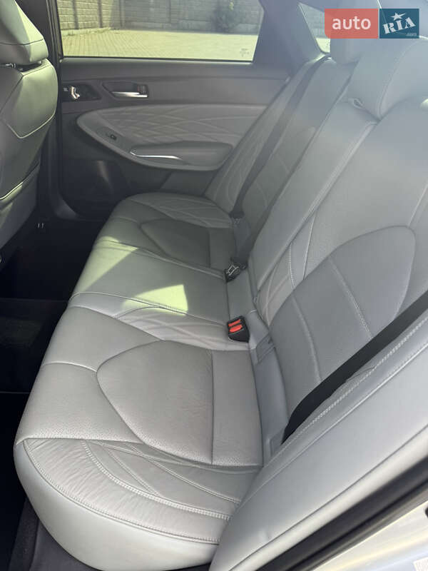 Седан Toyota Avalon 2019 в Черноморске