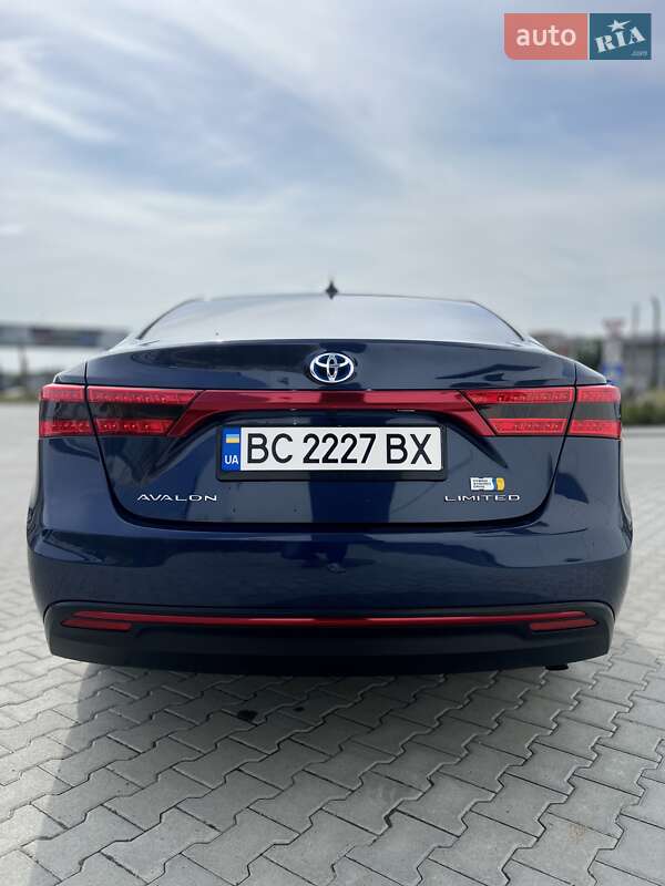 Седан Toyota Avalon 2015 в Львове