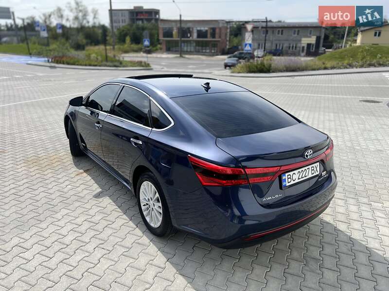 Седан Toyota Avalon 2015 в Львове