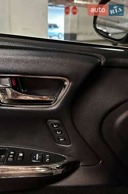 Седан Toyota Avalon 2013 в 