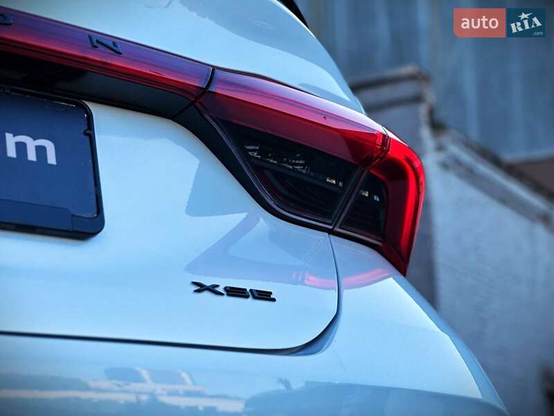 Седан Toyota Avalon 2018 в Киеве