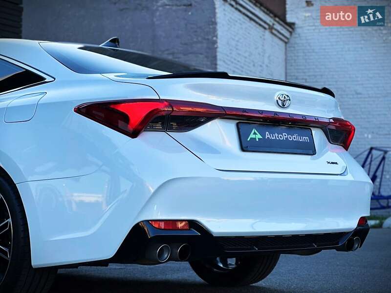 Седан Toyota Avalon 2018 в Киеве