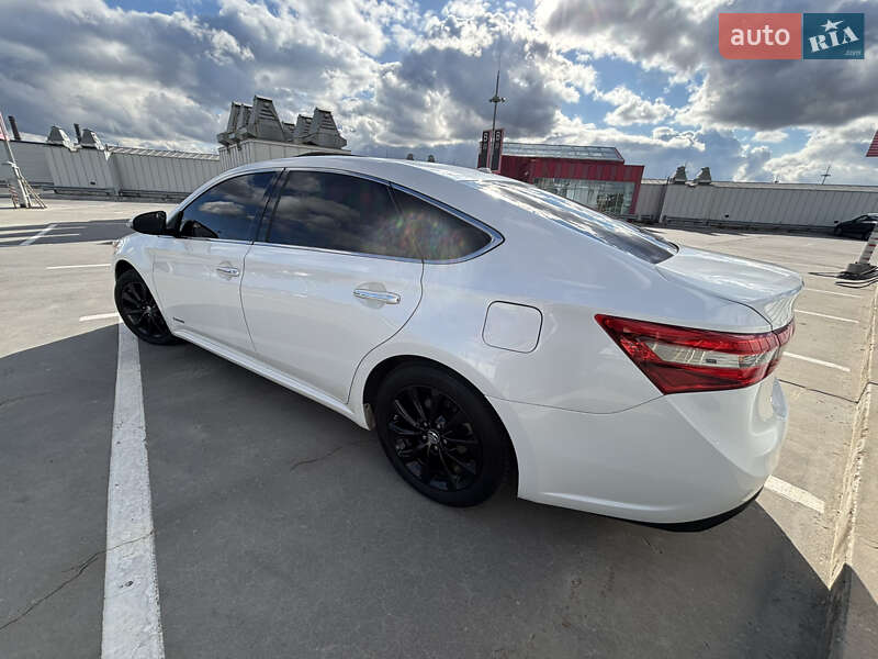 Седан Toyota Avalon 2016 в Киеве