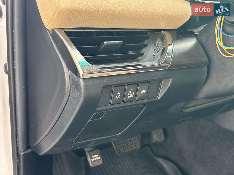 Седан Toyota Avalon 2016 в Киеве