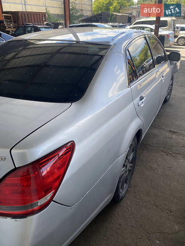 Седан Toyota Avalon 2006 в 