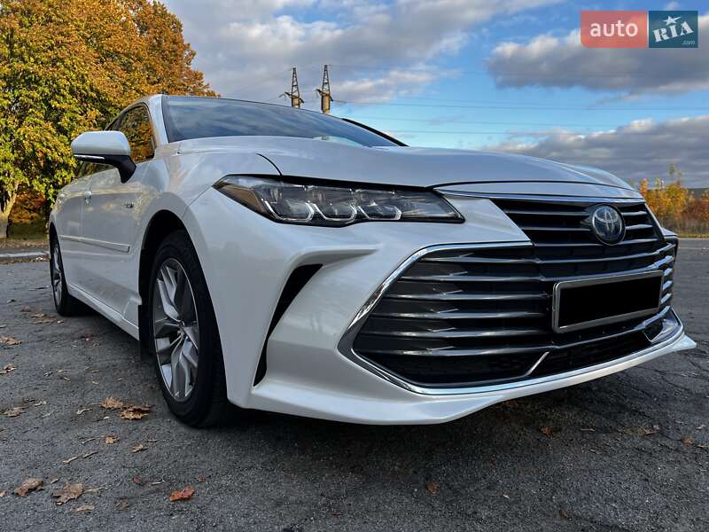 Седан Toyota Avalon 2019 в Володимирі