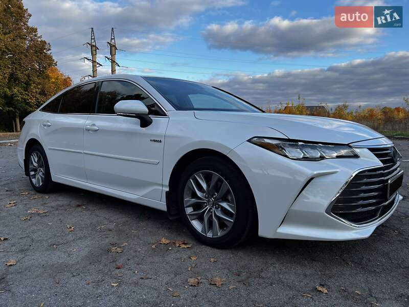 Седан Toyota Avalon 2019 в Володимирі