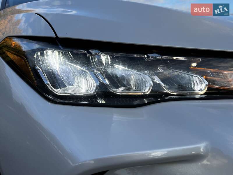 Седан Toyota Avalon 2019 в Володимирі