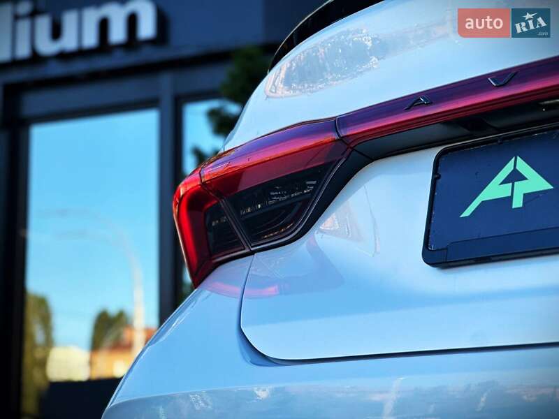 Седан Toyota Avalon 2018 в Киеве фото 17 Седан Toyota Avalon 2018 в Киеве