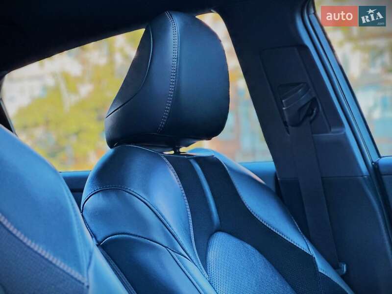 Седан Toyota Avalon 2018 в Киеве фото 28 Седан Toyota Avalon 2018 в Киеве